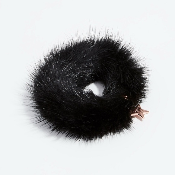 NWOT 🩷 Set of 2 Jocelyn Fur Hair Ties - Picture 3 of 7